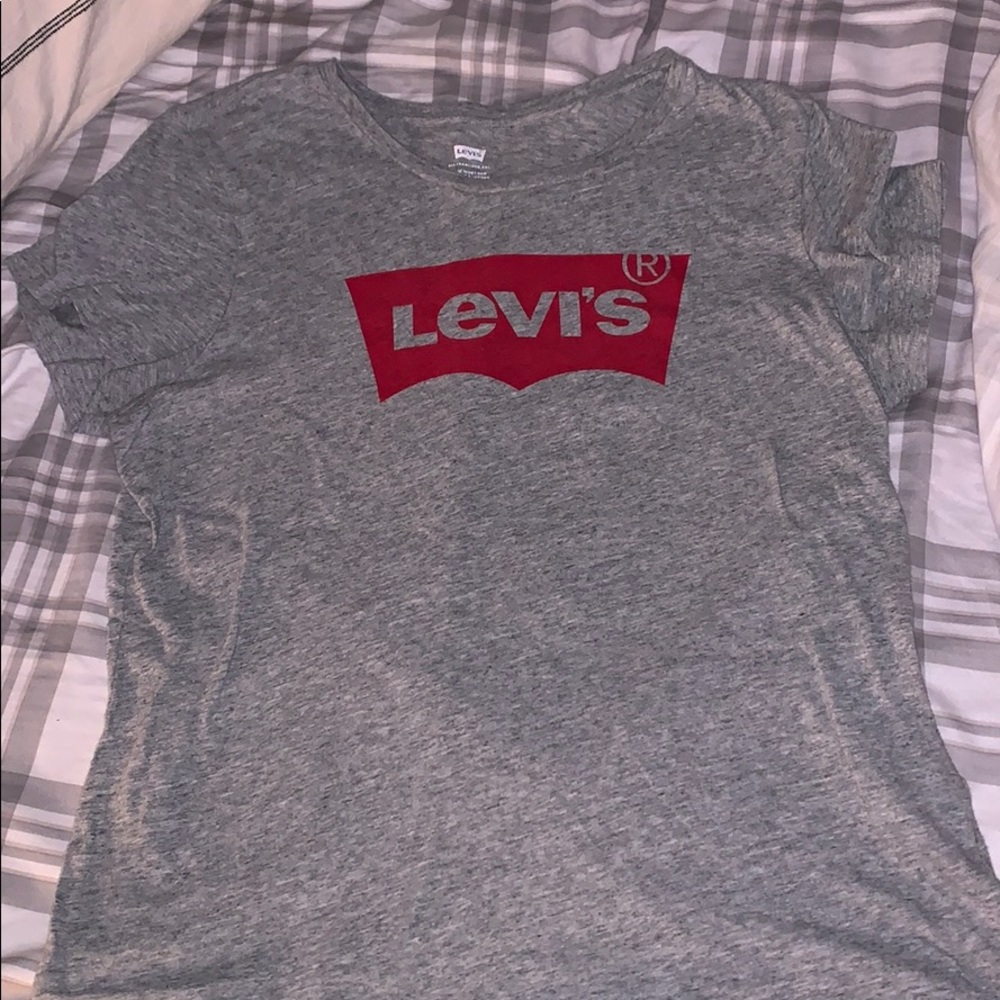 Levi’s t shirt